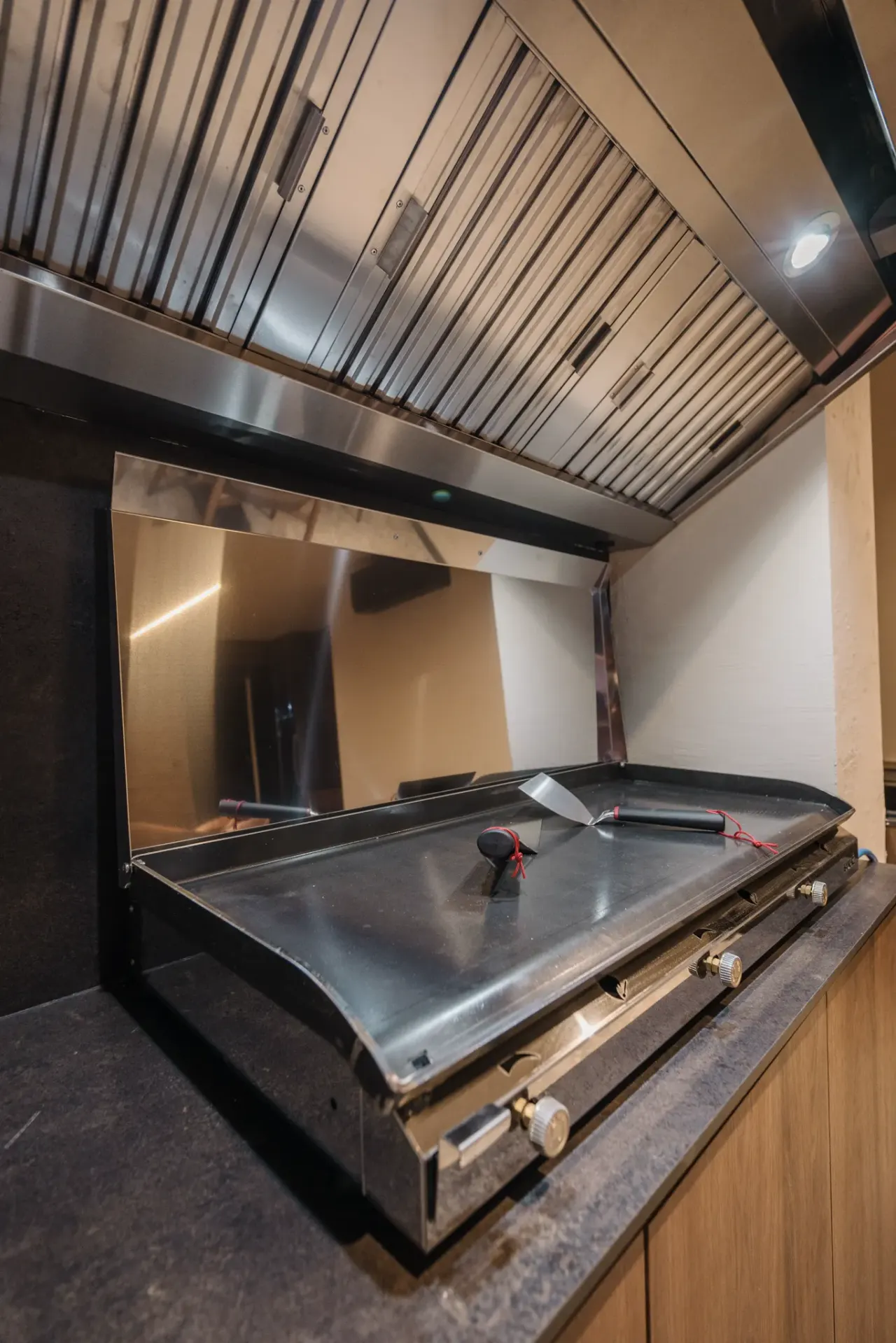 The built-in indoor grill under its stainless extraction hood in the konoba